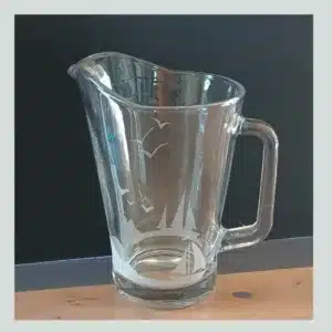 Carafe à eau en verre gravée | Décor marin gravé artisanalement